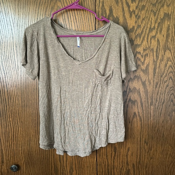 Casual Tee- size Large - Picture 1 of 4
